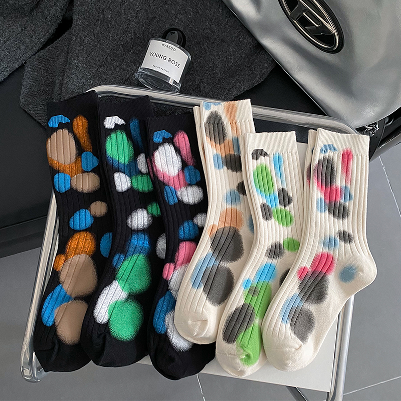 Șosete cu buline colorate prin tie