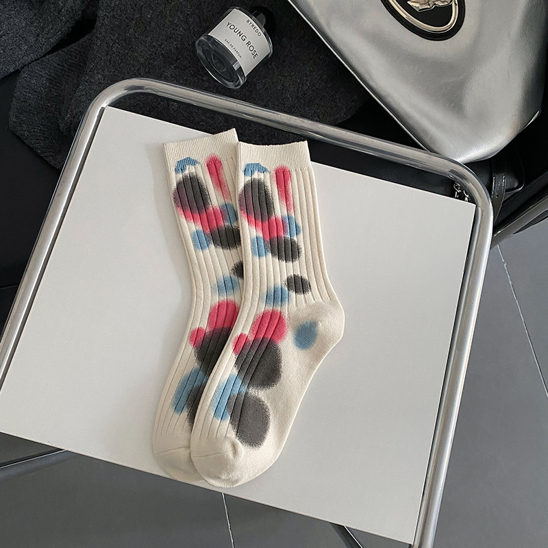 Șosete cu buline colorate prin tie