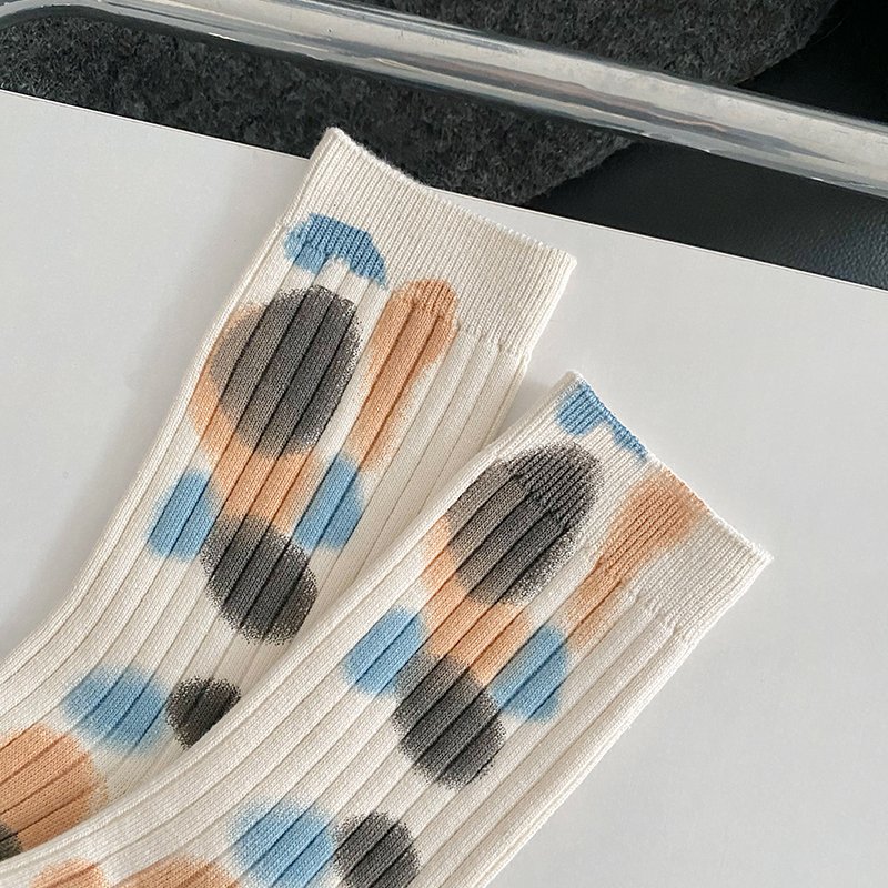 Șosete cu buline colorate prin tie